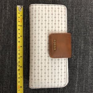 Fossil Wallet: Logan Tab Clutch